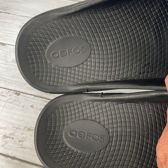 Oofos OOahh Black Slide - Picture 11 of 12